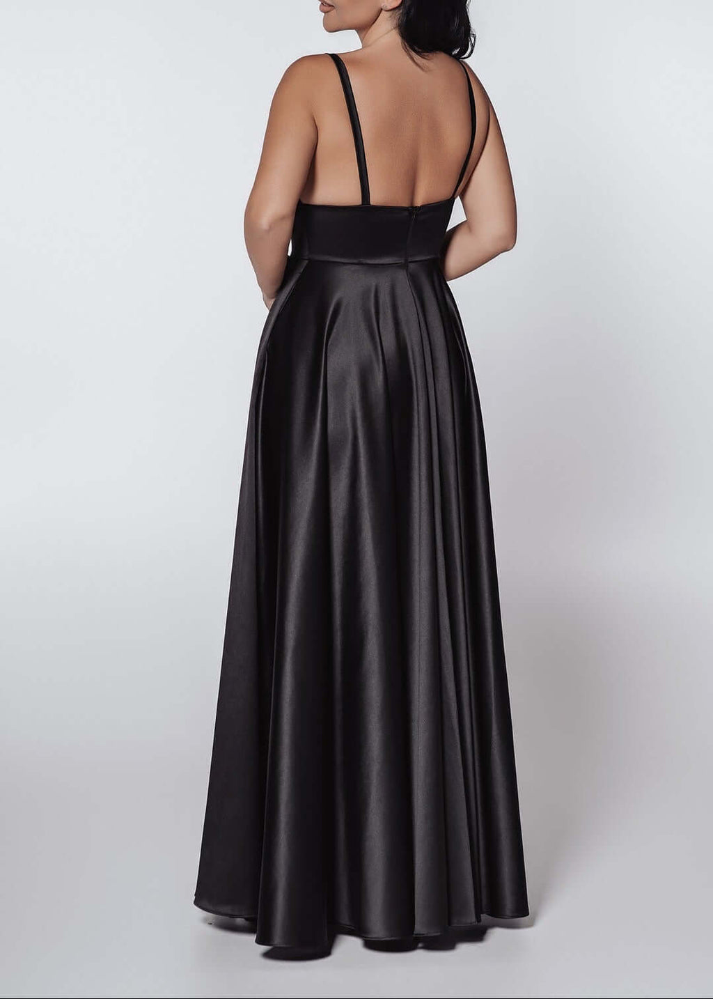 Alt Tag: Rochie Bling Muse lungă cloș din tafta neagră ușor elastică, elegantă și amplă, vedere spate