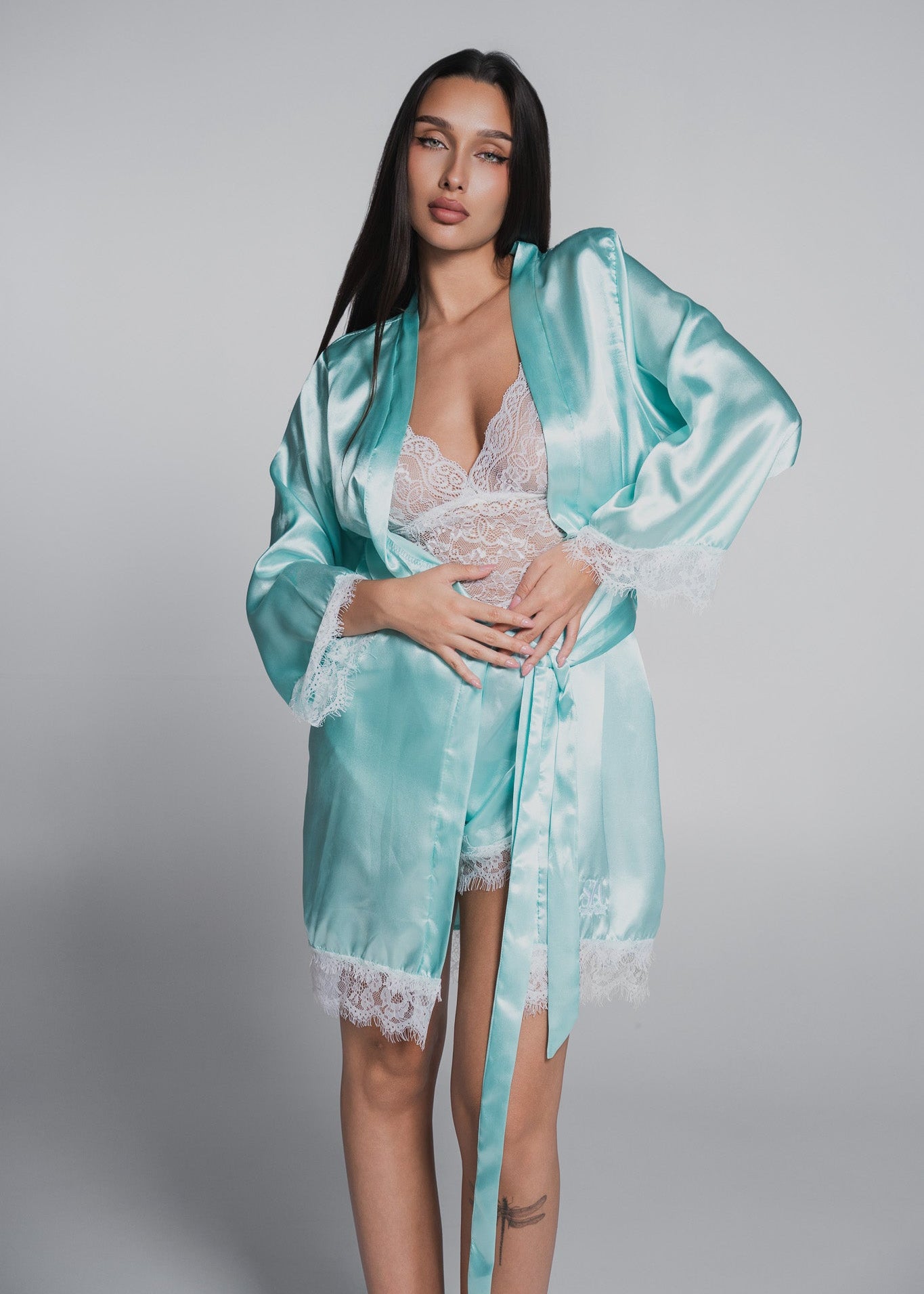 3-piece pajama set with lace and satin – top, shorts and robe
