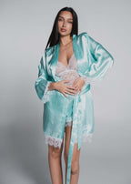 Alt Tag: Set pijama Nighty 3 piese din satin cu dantelă, halat turcoaz și lingerie albă, look elegant SIA Homewear
