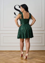 Rochie Salomeea verde smarald cu paiete și bretele cu pene - Sia House Sia House pentru femei elegante