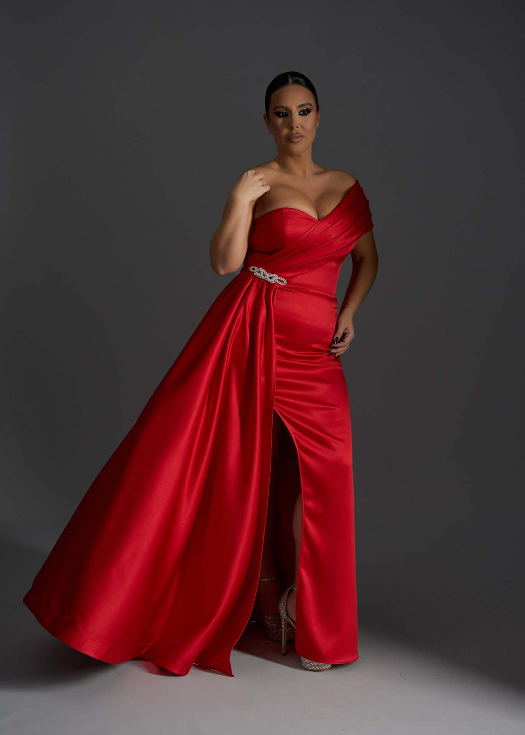 Rochie Lunga Red Mirage Sia House - Tafta cu Strasuri Argintii Sia House pentru femei elegante