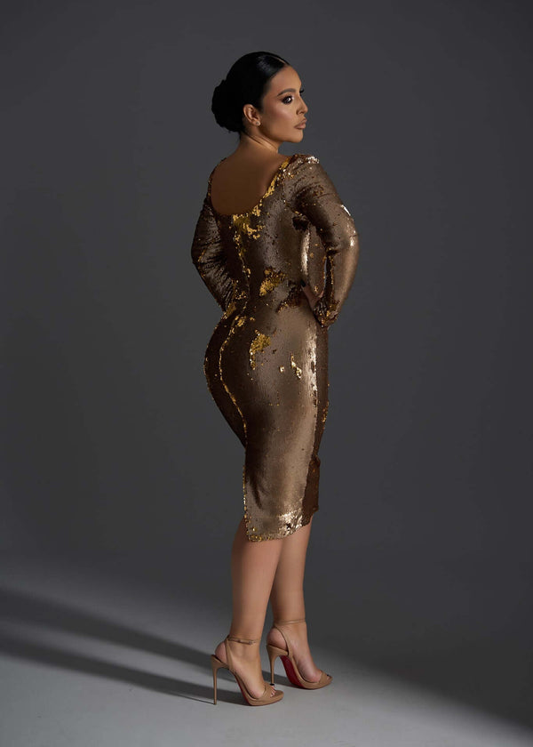 Rochie SIA Eclipse Desire midi elegantă cu paiete reversibile aurii, vedere din spate pe model, Rochie de seară sofisticată