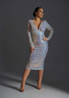 Alt Tag: Rochie midi Savage Pearl din paiete multicolore, decolteu V adânc, mâneci lungi, croi elegant, efect vibrant și luminos