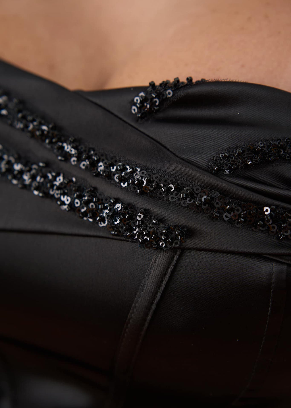 Rochie Rebeca - Rochie elegantă de seară din satin negru Sia House pentru femei elegante