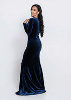 Alt Tag: Rochie Velvet Noir din catifea lungă, croi sirenă, decolteu inimă, eleganță clasică, culoare bleumarin