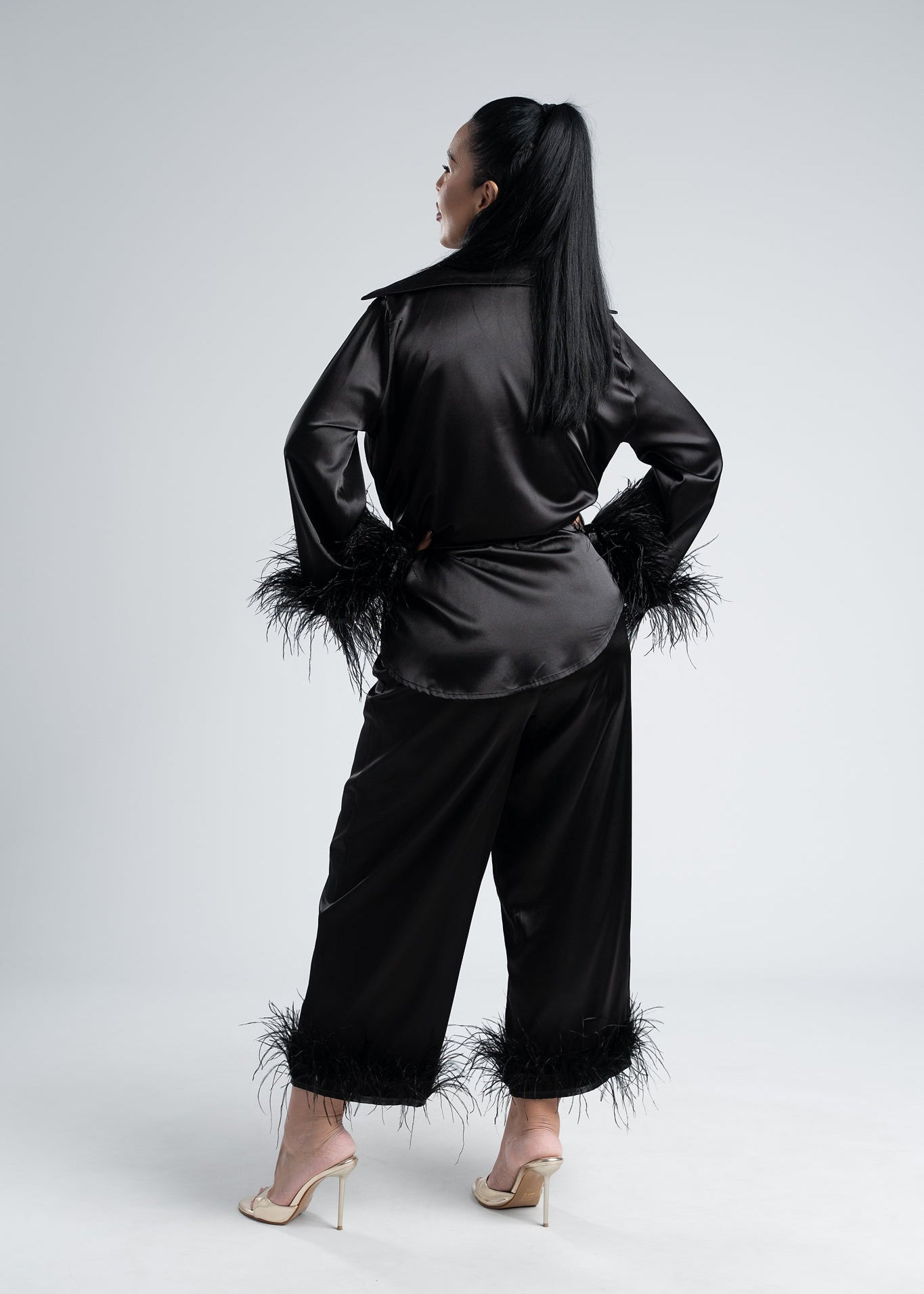 Costum satin mătase cu pene Zeyna