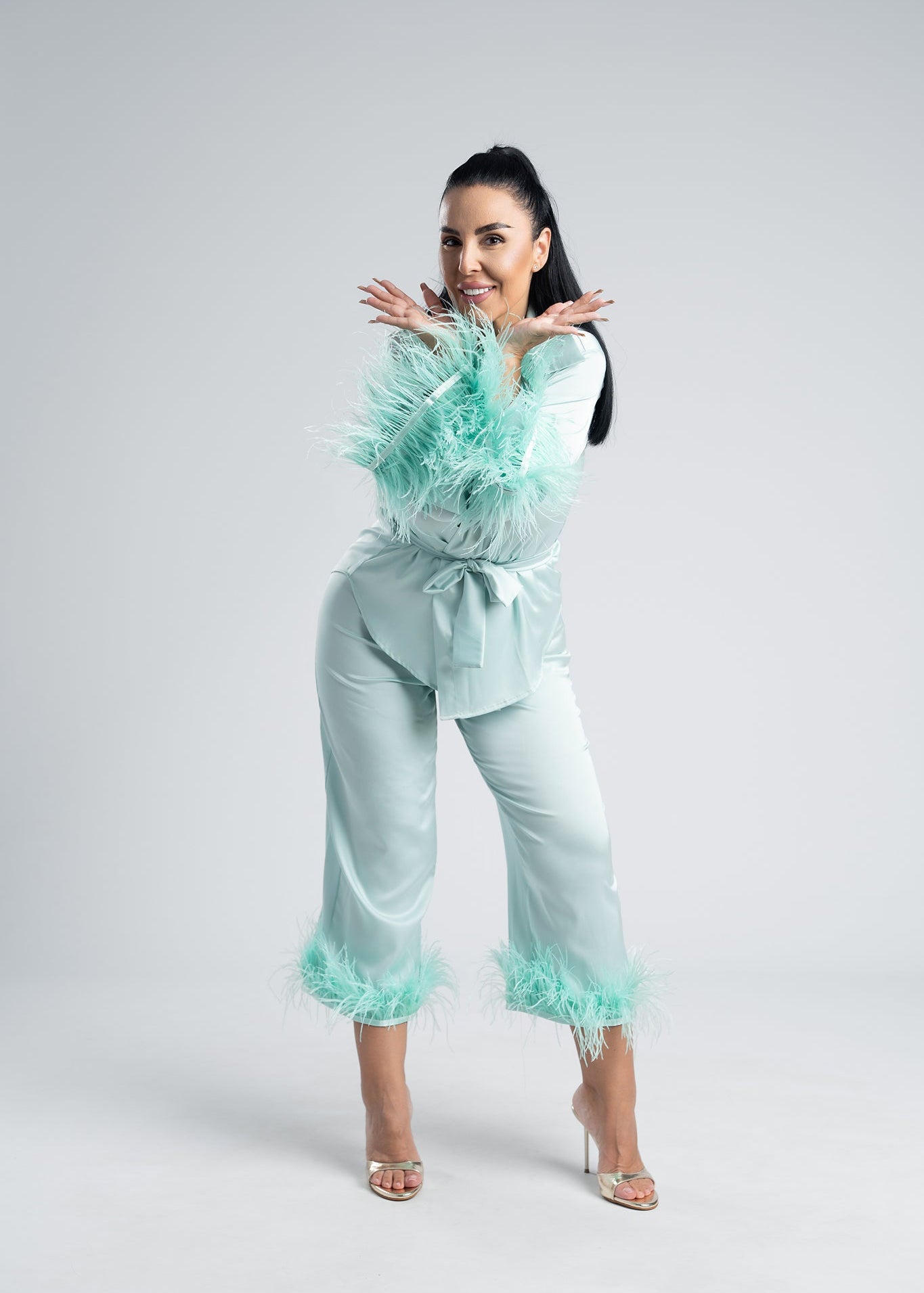 Costum satin mătase cu pene Zeyna